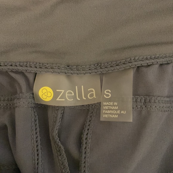 Zella Women’s Size Small gray joggers light weight Excellent Condition - Picture 3 of 3
